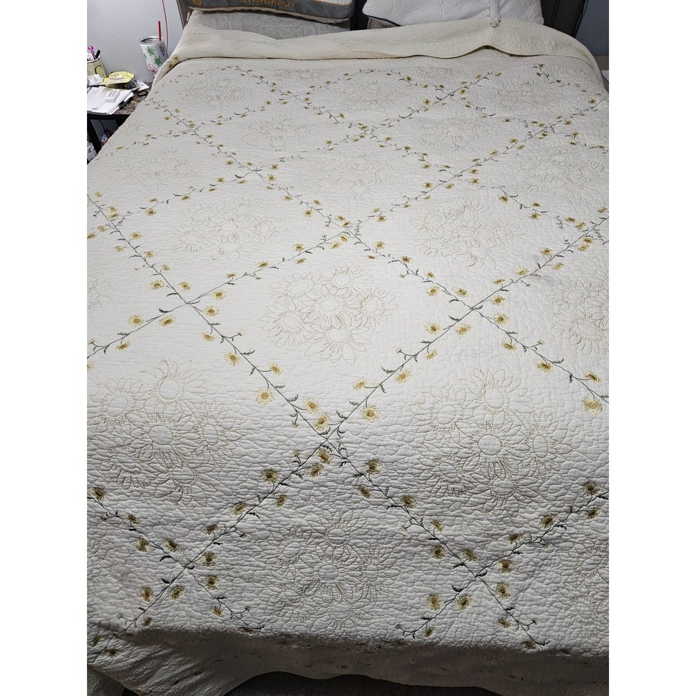 Donna Sharp Cracker Barrel King Quilt Cream Yellow Daisy Embroidered Floral